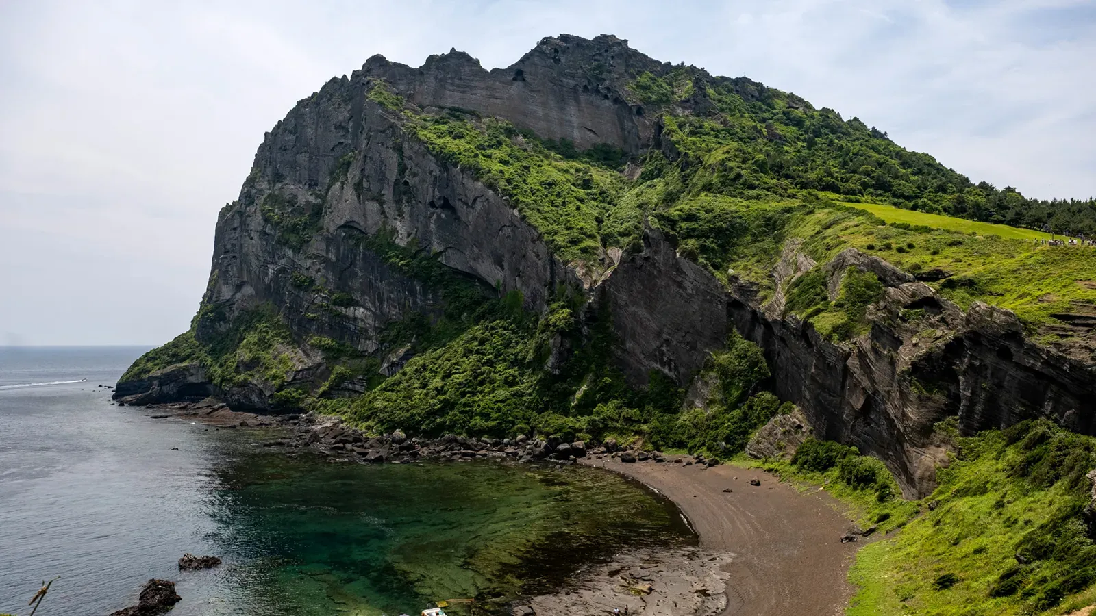 朝日が輝く世界遺産 城山日出峰